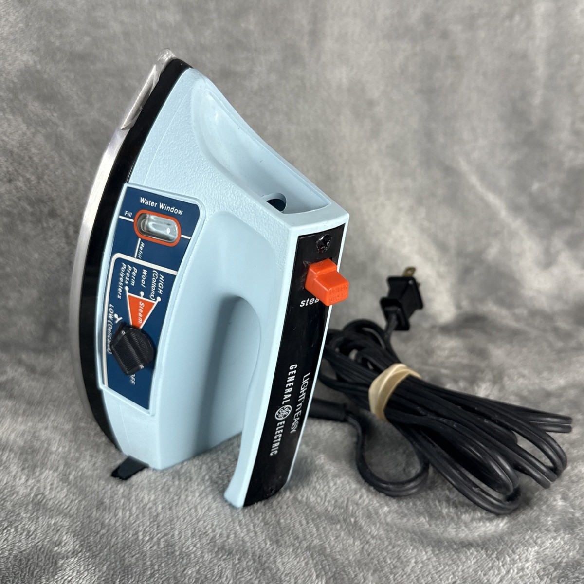 Vintage GE General Electric Light N Easy Steam & Dry Iron Powder