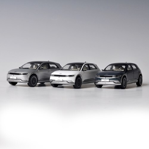 新品】ヒュンダイ ヒョンデ 1:43 アイオニック5 ホワイト ミニカー