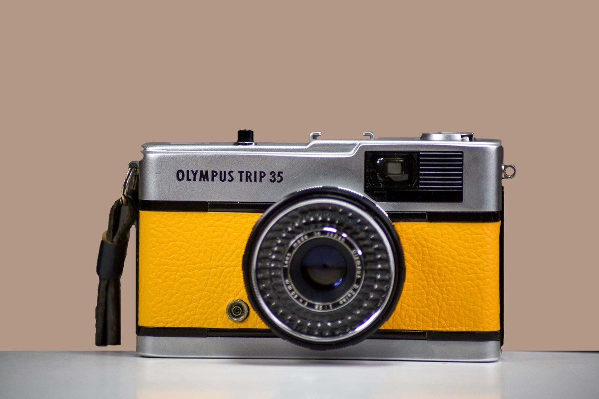 OLYMPUS TRIP 35 Film Camera w/ Zuiko 40mm f2.8 Lens Yellow Leather