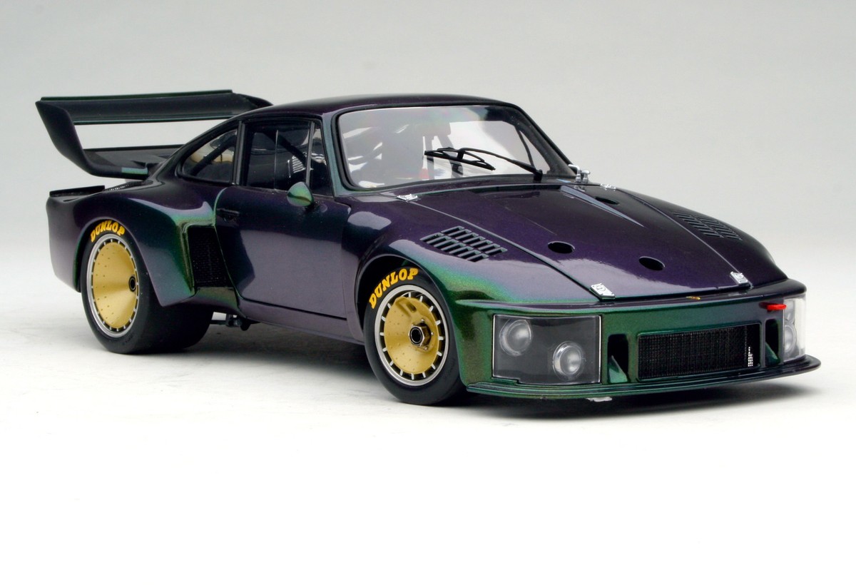 Exoto | 1:18 | 1976 Porsche 935 Turbo | Standox Avus Galaxy