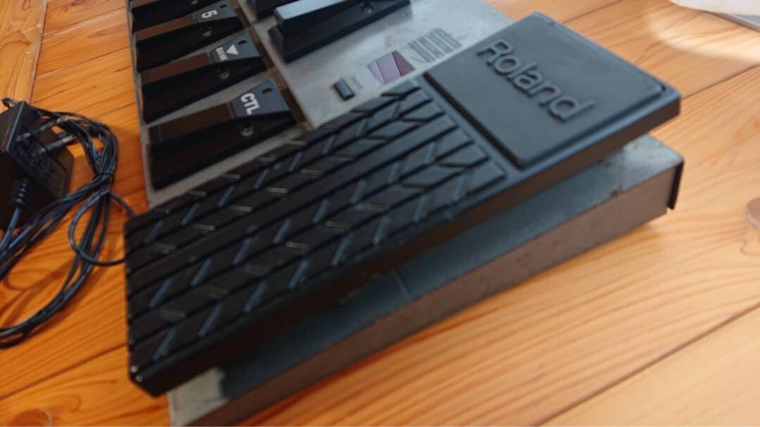 Roland FC-200 MIDIフットコントローラー ROLAND FC-200 MIDI Foot