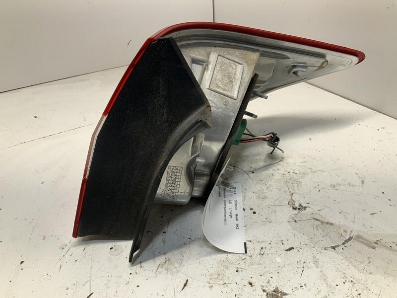 2007-2009 Lincoln MKZ Left Tail Light Driver Quarter Panel Mounted