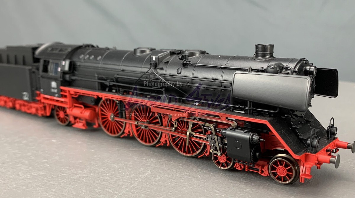 TRIX HOスケール BR221ディーゼル機関車 / DB 221 118-3 TRIX HO