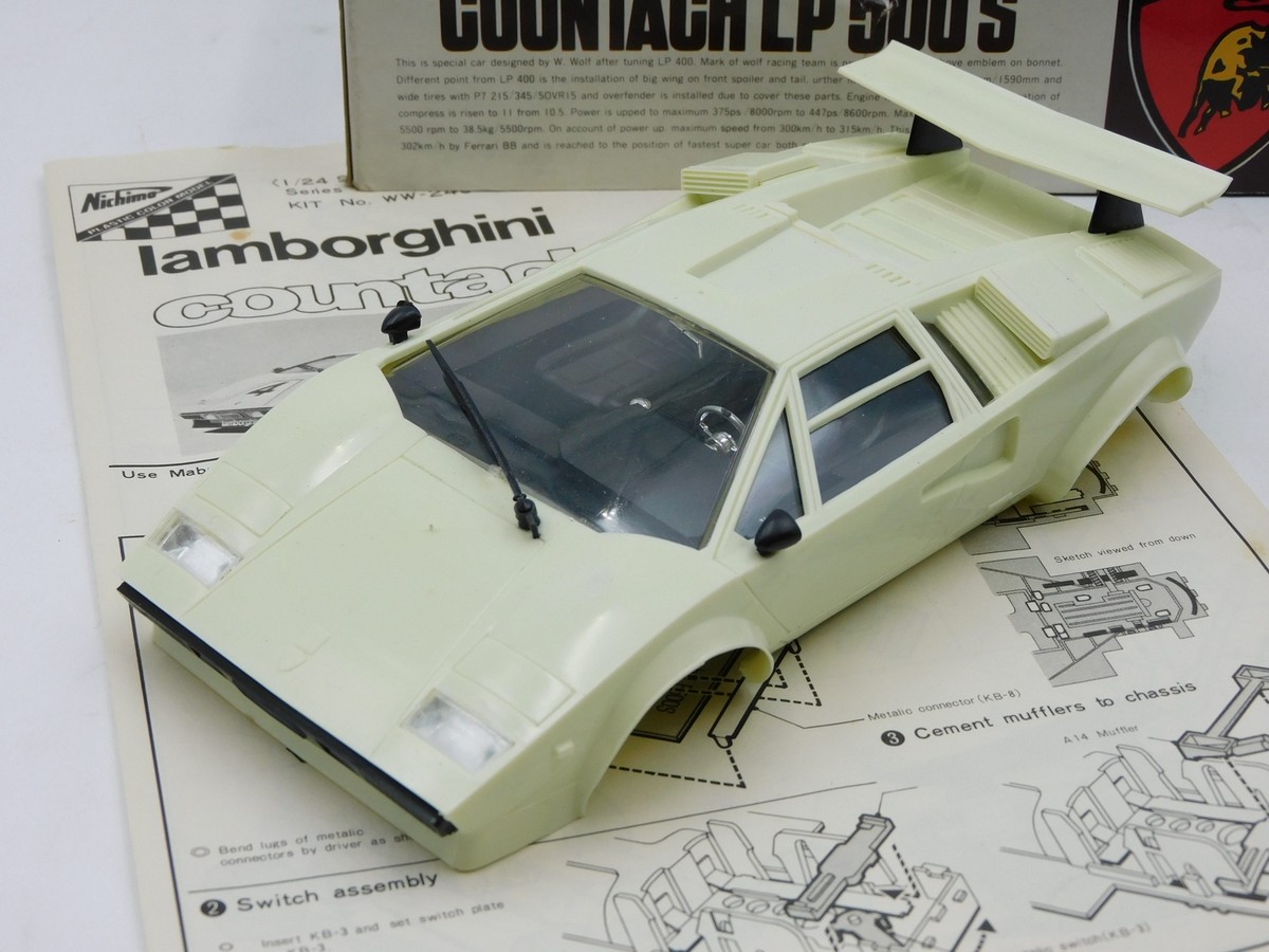 COUNTACH LP500 1/24モデルキット s-l1200.jpg