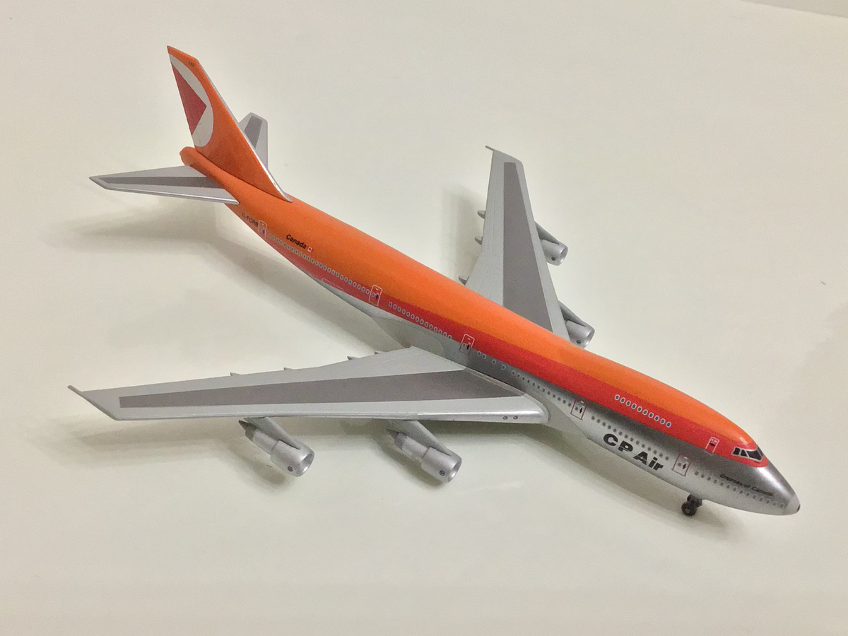 Dragon 1:400 CP AIR Boeing 747-200 # C-FCRB 