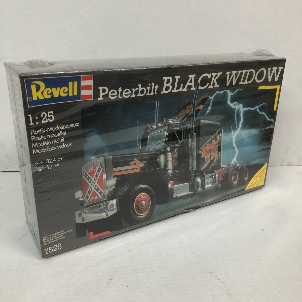 1990 Revell Peterbilt Black Widow 1:25 Scale Model Truck Kit