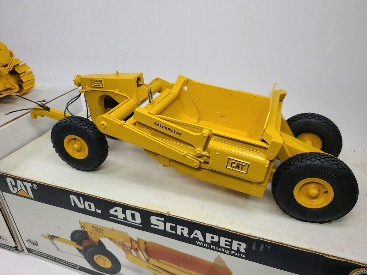Caterpillar Cat Model D4 Dozer & No. 40 Scraper - Riecke CCM 1:16