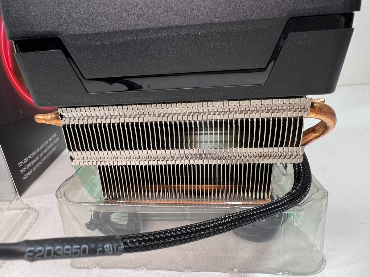 AMD Ryzen 7 3800X + ヒートシンク AMD Ryzen 7 3800X + ヒートシンク