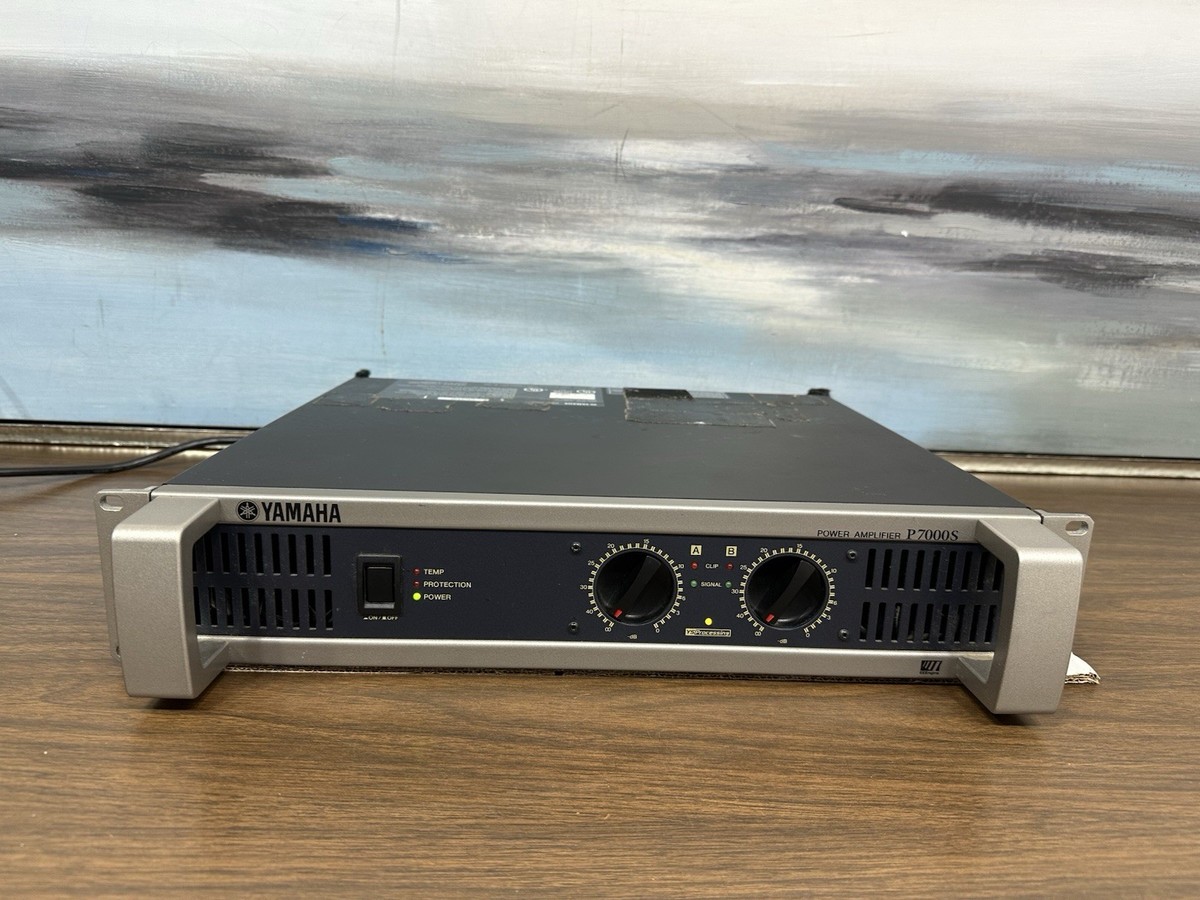 17 YAMAHA P7000S パワーアンプ