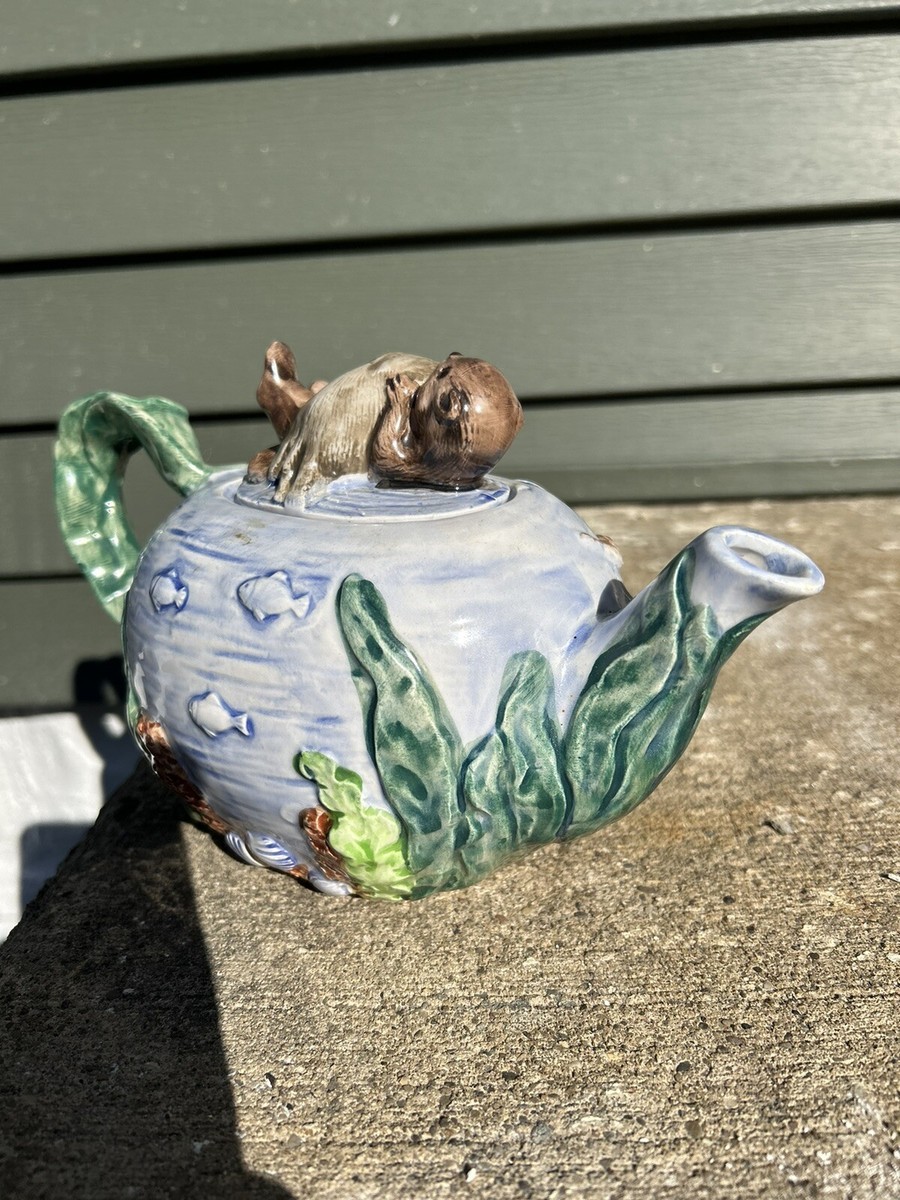Takahashi San Francisco Japan Otter Teapot, Hand Painted. Perfect
