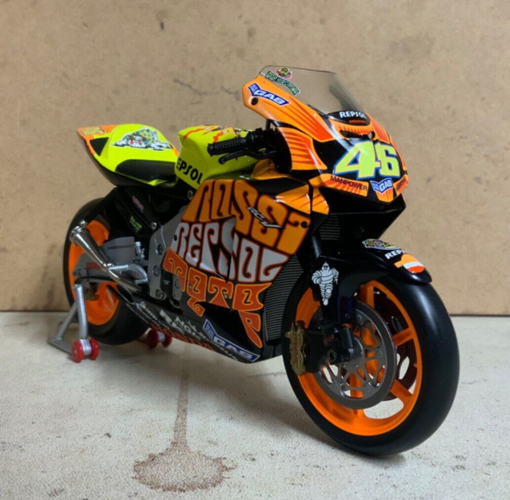 MINICHAMPS Valentino Rossi Honda Rc211v Valencia MOTOGP 2003 for
