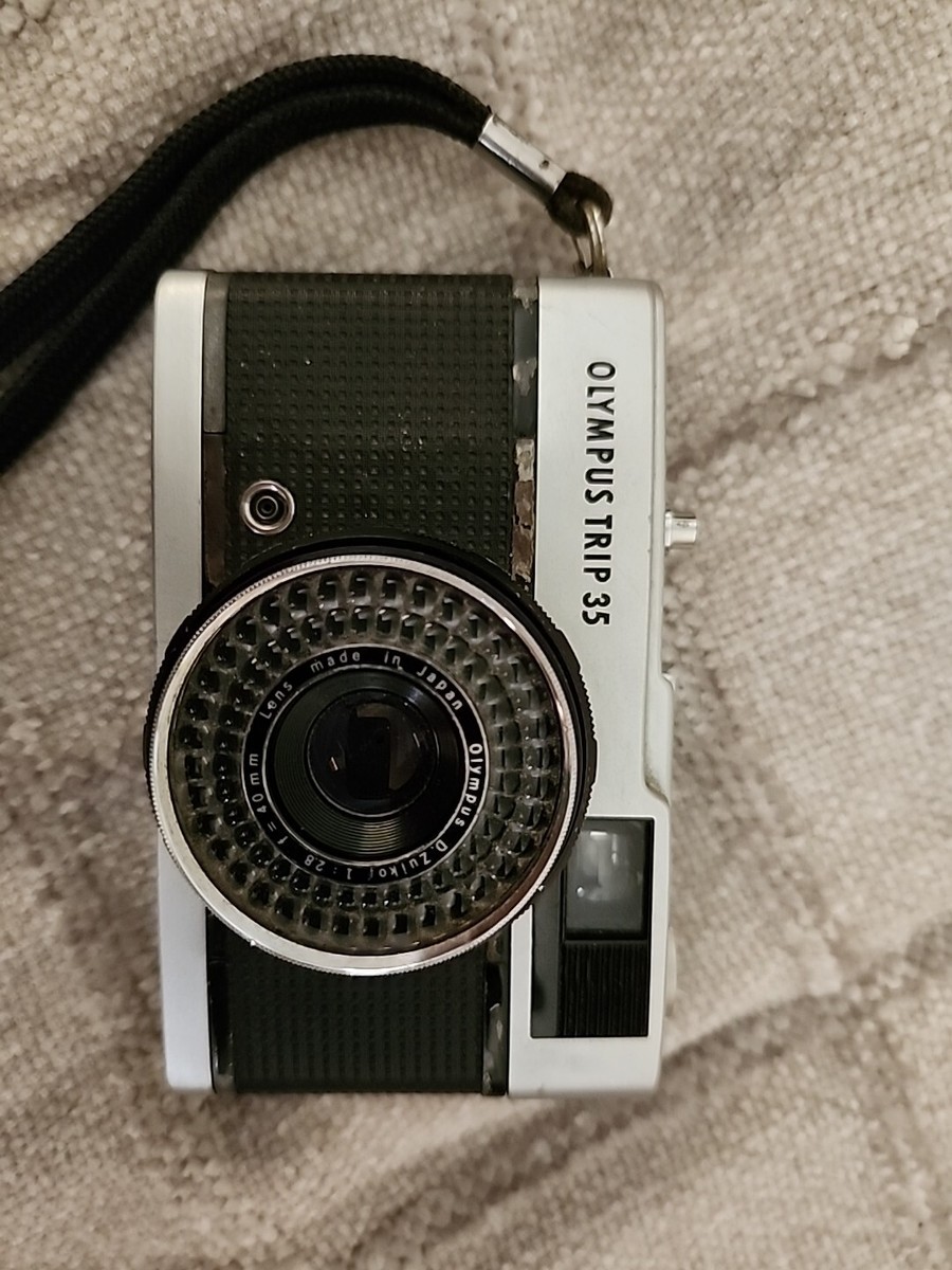 Olympus Trip 35 Point & Shoot 35mm Film Camera (Untested) w Flash