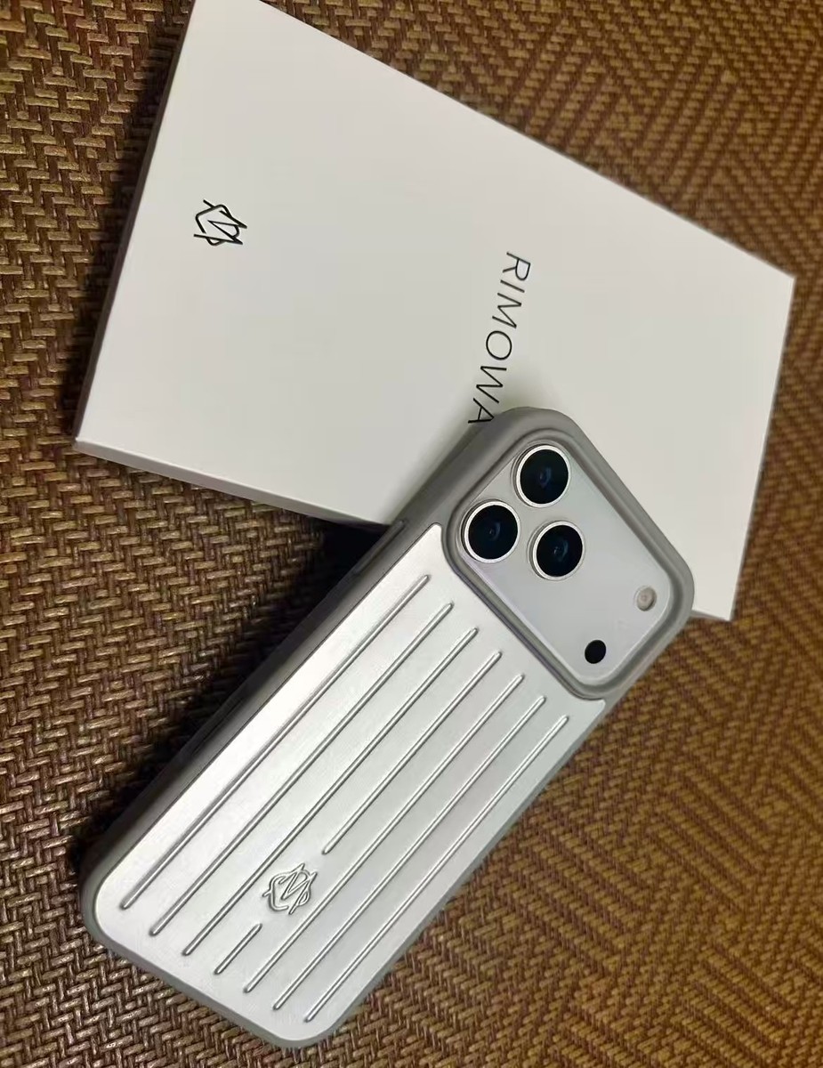 RIMOWA iPhone17Pro Max用ケース シルバー Rimowa Iphone Case