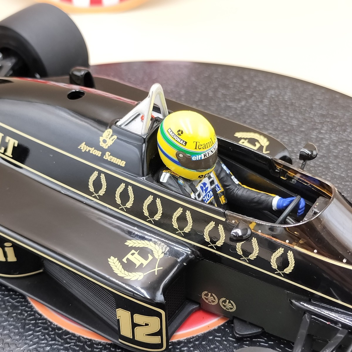 Minichamps 1/18 Lotus Renault 98T Ayrton Senna 1986 black