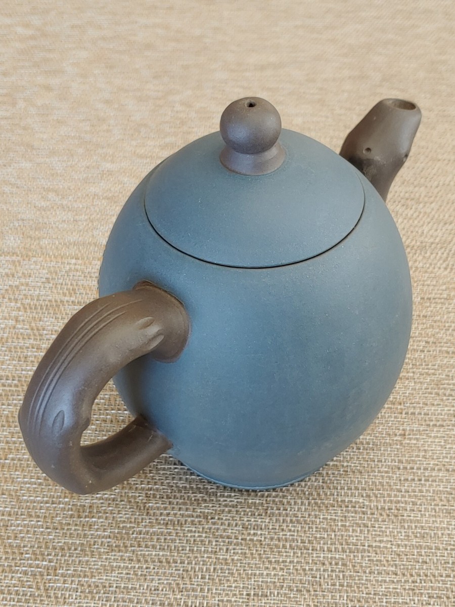 吴晨霞紫砂黑星土堆塑梅花龙蛋壶Group Chinese Yixing Zisha Clay