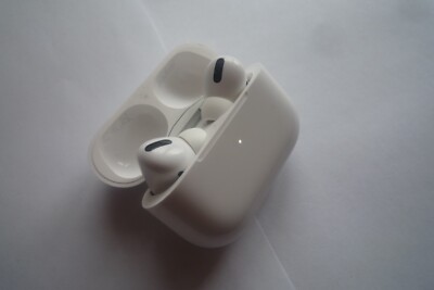 Genuine Apple AirPods Pro Wireless Charging Headphones - White | eBay