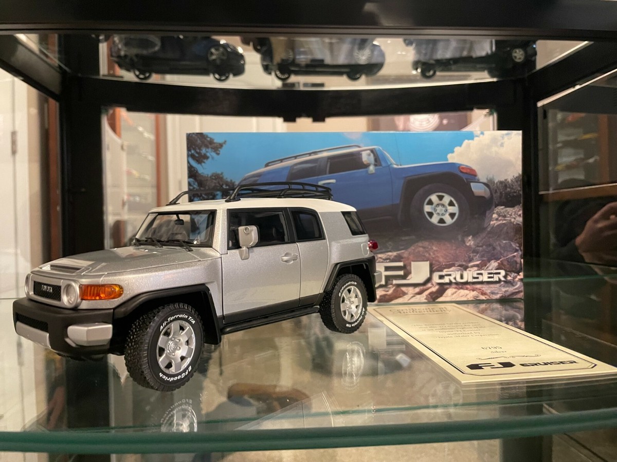 希少！ AUTOart MILLENNIUM トヨタ FJ クルーザー 希少
