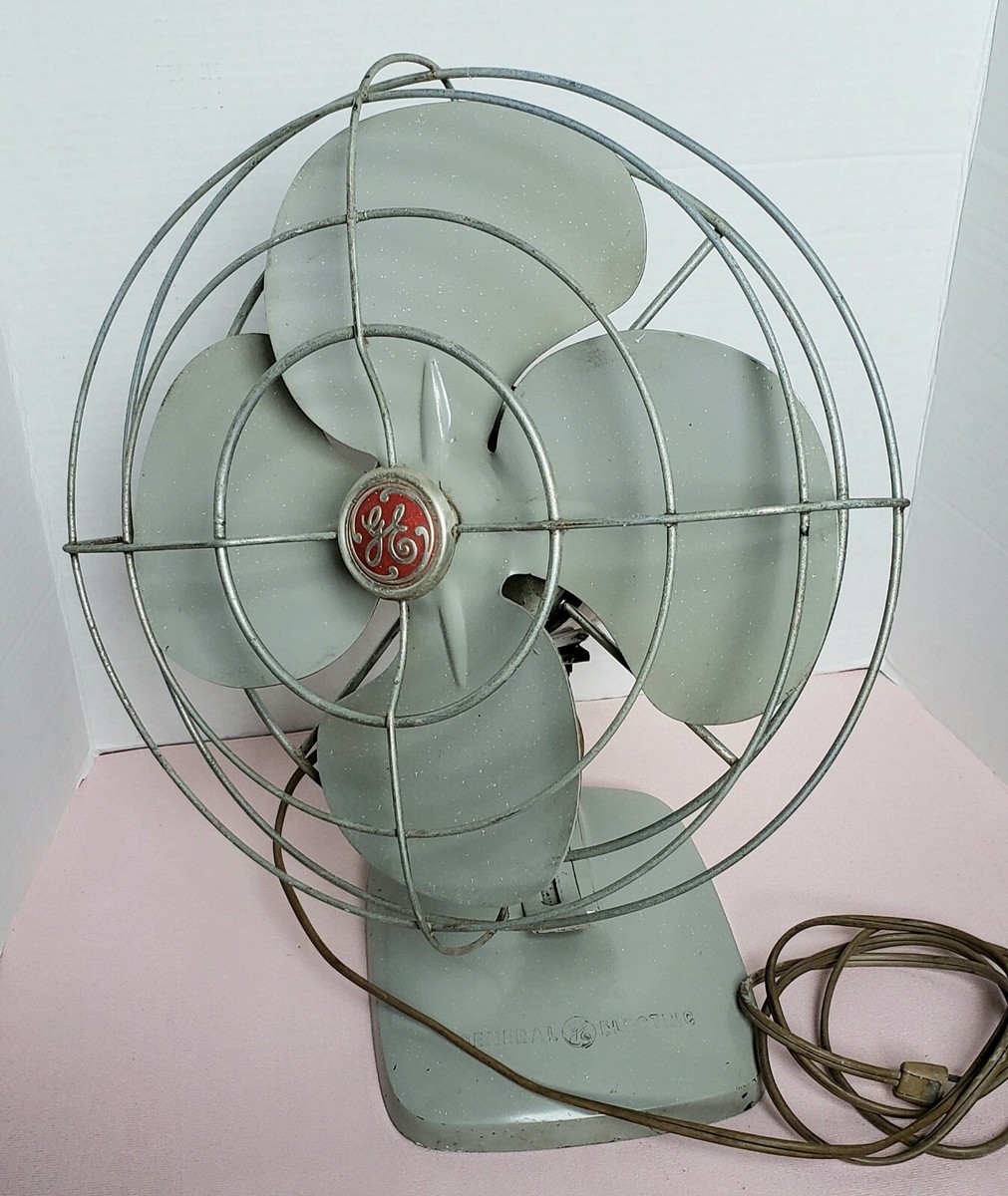 Vintage GE General Electric FIIS125NO32 Oscillating Fan. Made in