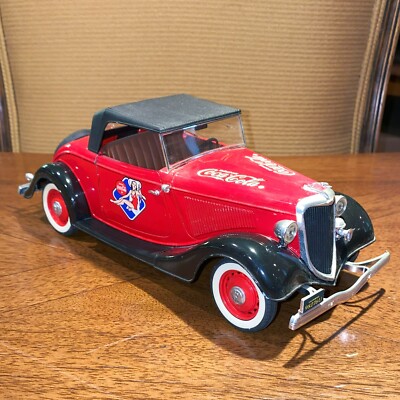 Solido Ford V8 Roadster 1934 Coca-Cola Red & Black Model Car 1/19