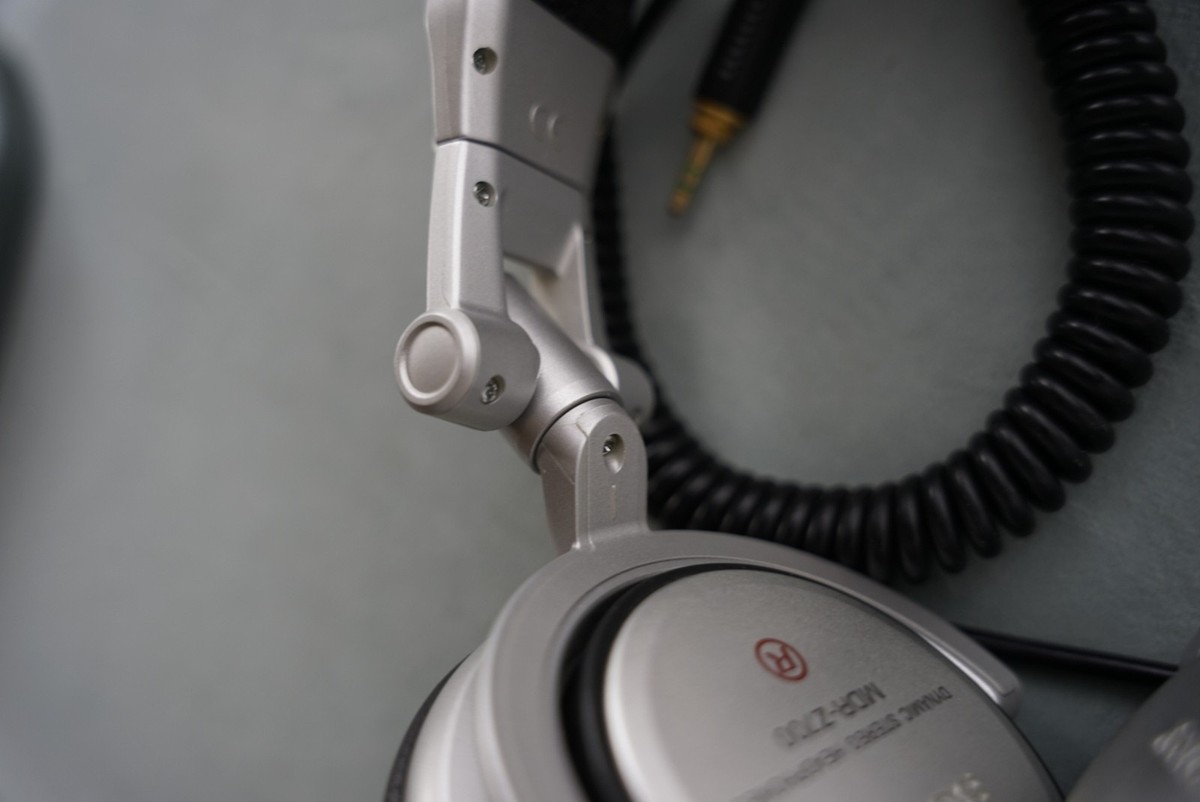 SONY MDR-Z700 DJ Dynamic Stereo Headphones Made in JAPAN mini plug