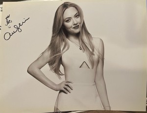 アマンダ・セイフライド（セイフリッド）直筆サイン 8×10インチ Amanda
