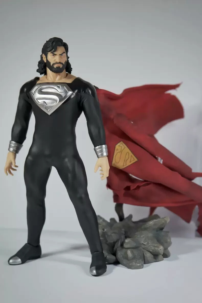 Mezco Toyz One:12 Collective: DC Comics Superman Recovery Black