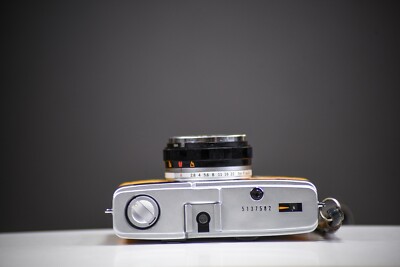 OLYMPUS TRIP 35 Film Camera w/ Zuiko 40mm f2.8 Lens Yellow Leather