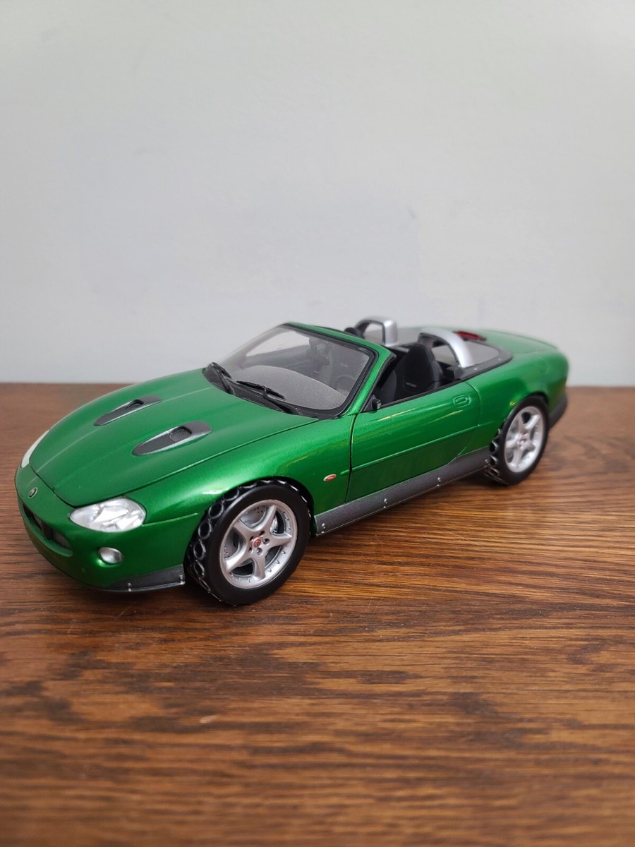 James Bond Jaguar XKR Convertible Diecast Car 1/18 Beanstalk Group