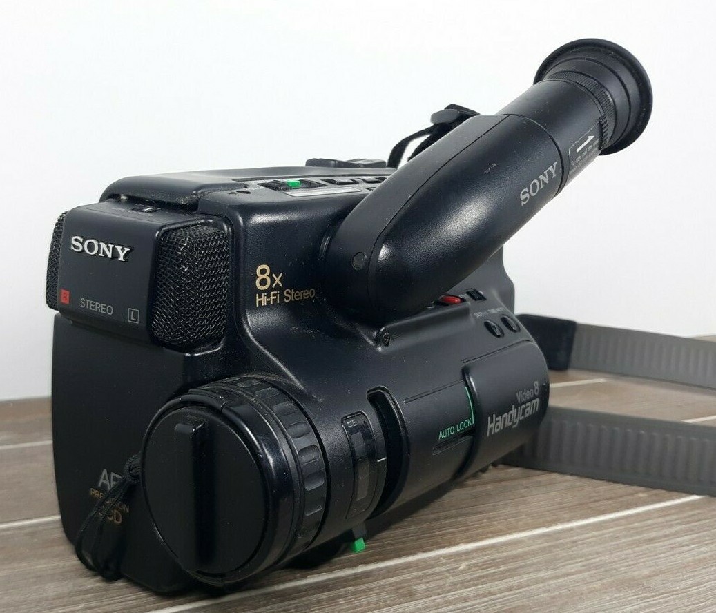 Sony CCD-TR7 Video8 HandyCam Camcorder *for parts or repair only