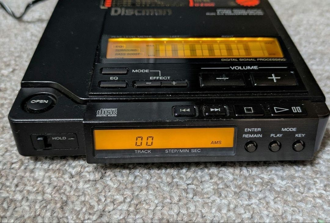 Sony Discman D-Z555 w/adapter,case Compact disc player From Japan