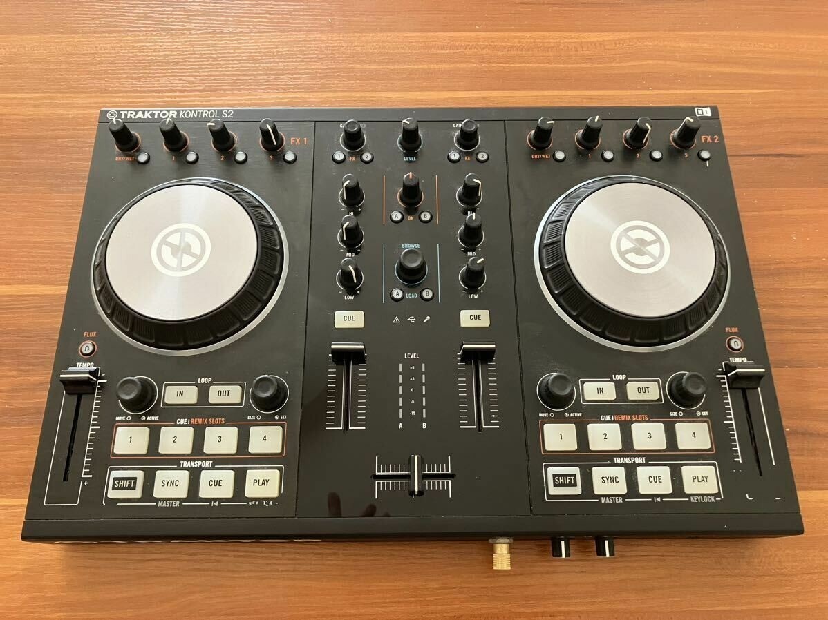 Native Instruments TRAKTOR KONTROL S2 MK2 DJ Controller Black Good