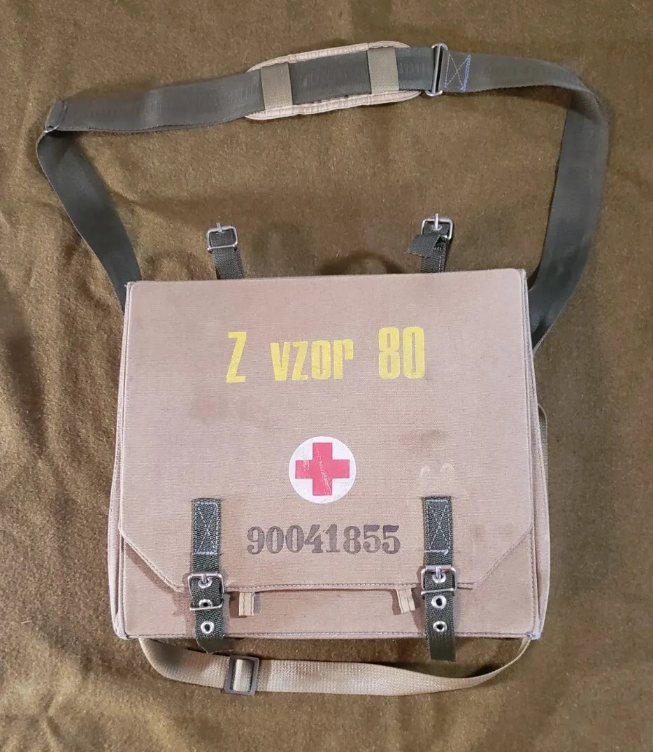 MILITARY CZECH ARMY Z vzor 80 FIRST AID KIT GREEN SHOULDER STRAP