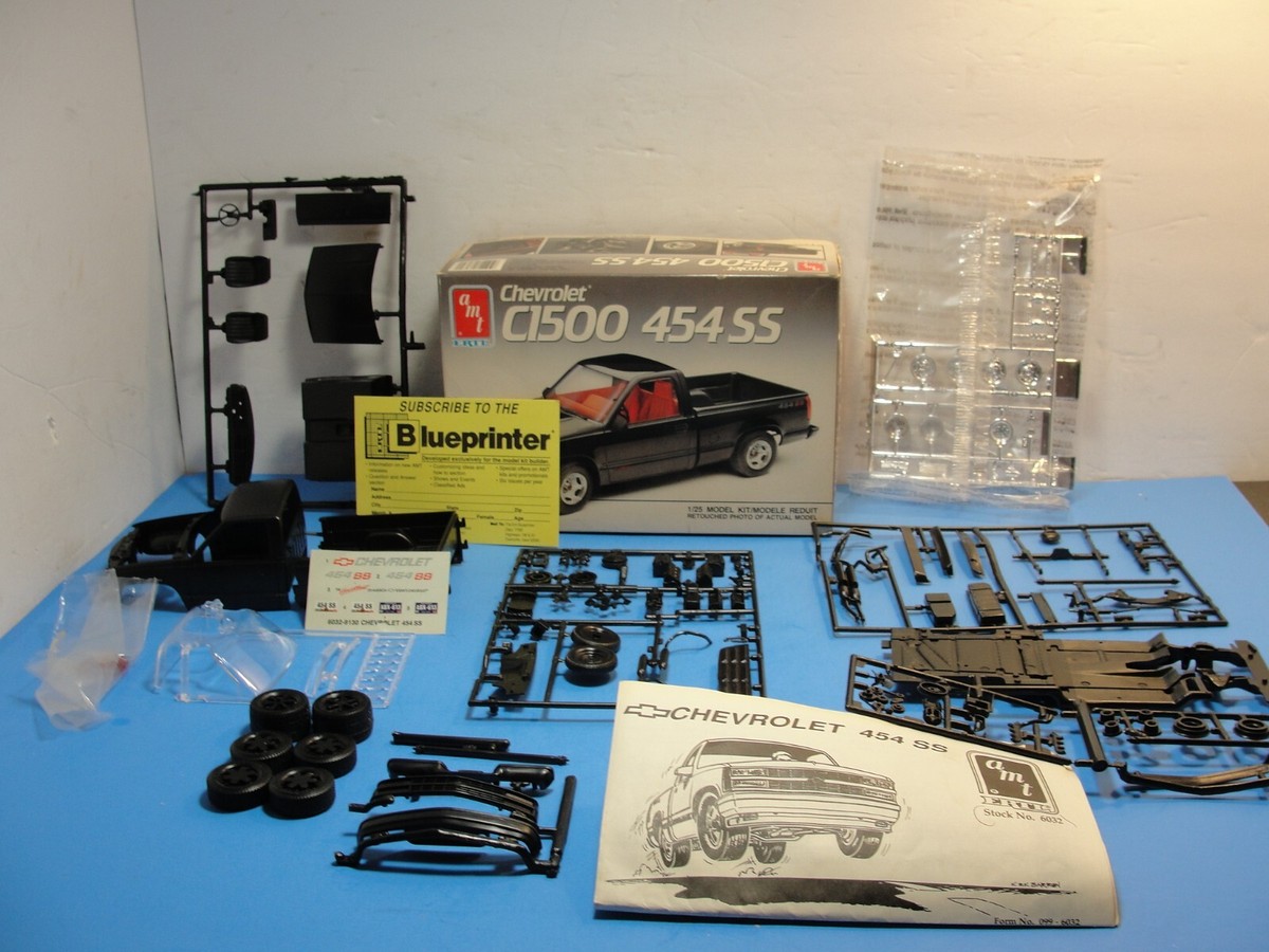 AMT/ERTL Chevrolet C1500 454 SS 1/25 #6032 Complete Set Model Kit