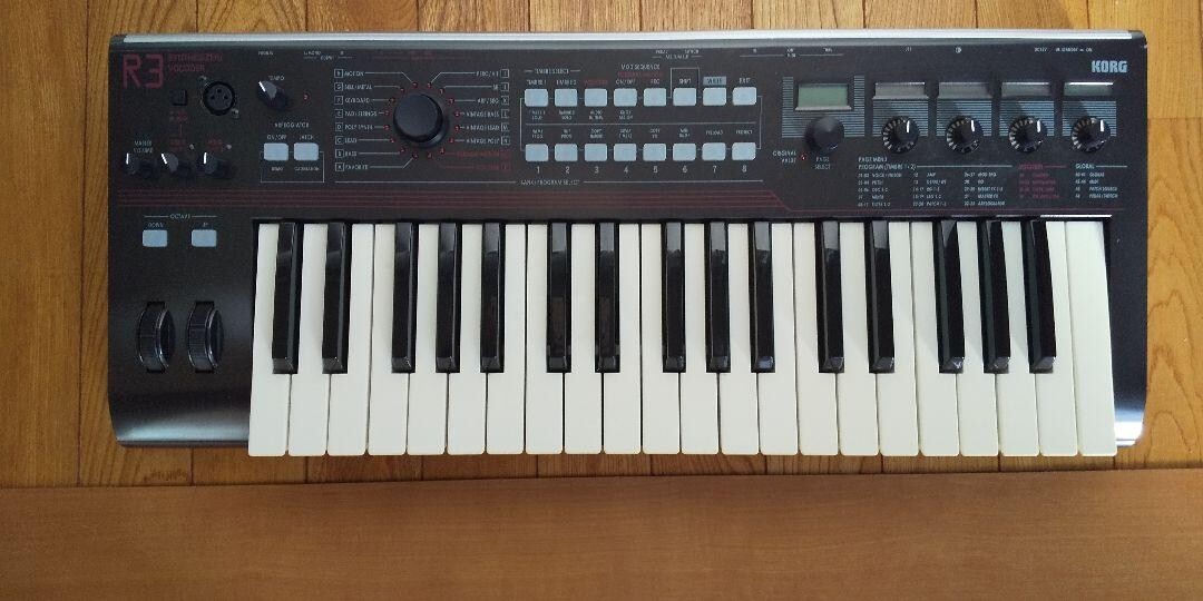 Korg R3 Keyboard Synthesizer Vocoder 37Keys Very Good 603384049476