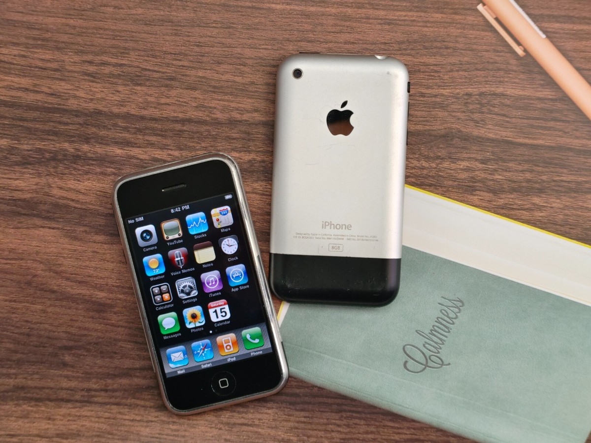 Apple iPhone 1st generation(iPhone 2G) A1203 8GB/16GB UNLOCKED 3.5