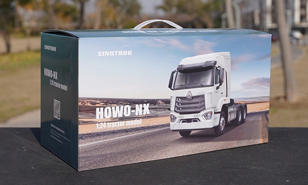 1/24 Scale SINOTRUK HOWO-NX Tractor White Diecast Model Collection