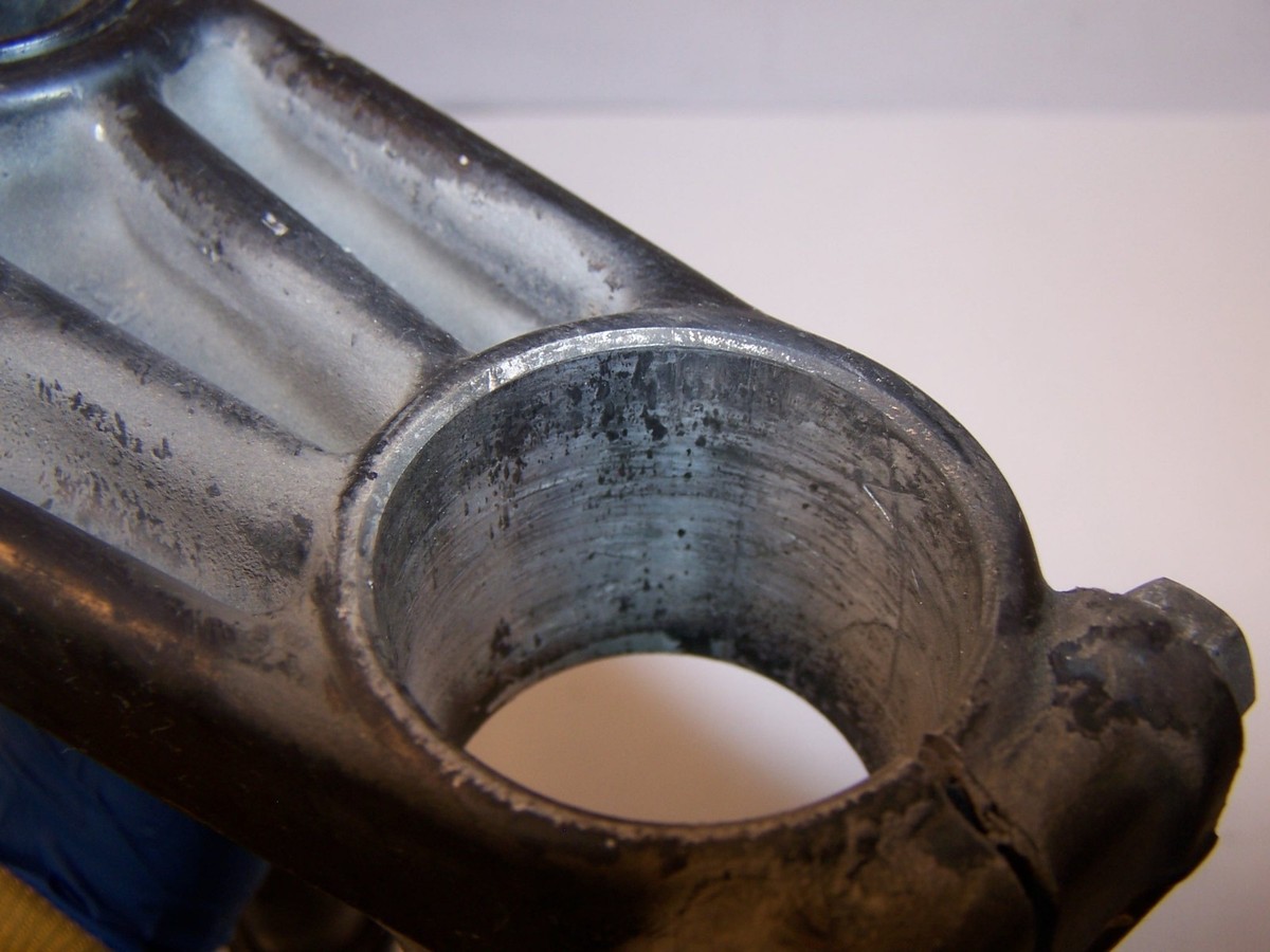 KAWASAKI ZX11 LOWER TRIPLE TREE FORK STEERING STEM 44037-1266 ZX