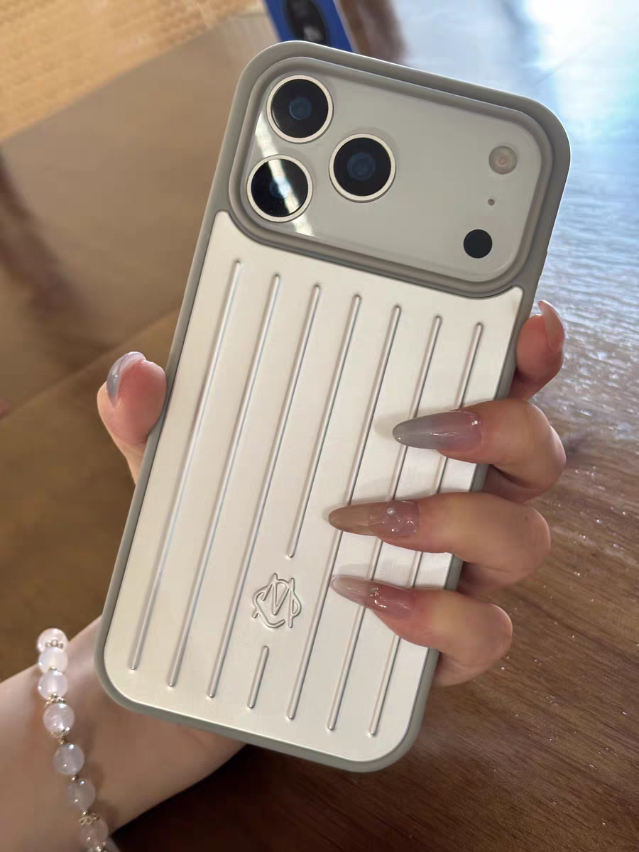 正規品】RIMOWA iPhone 17 Pro Max ケース シルバー Rimowa Iphone