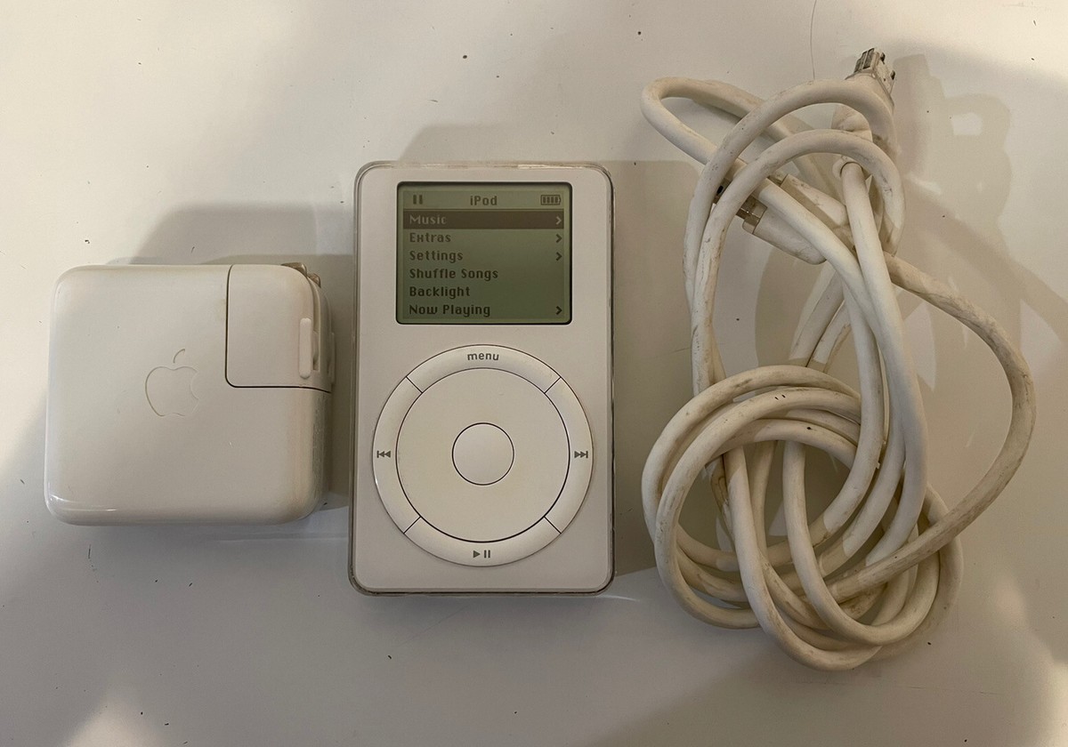Apple iPod Classic 1st Generation White (5 GB) M8541 w/ New