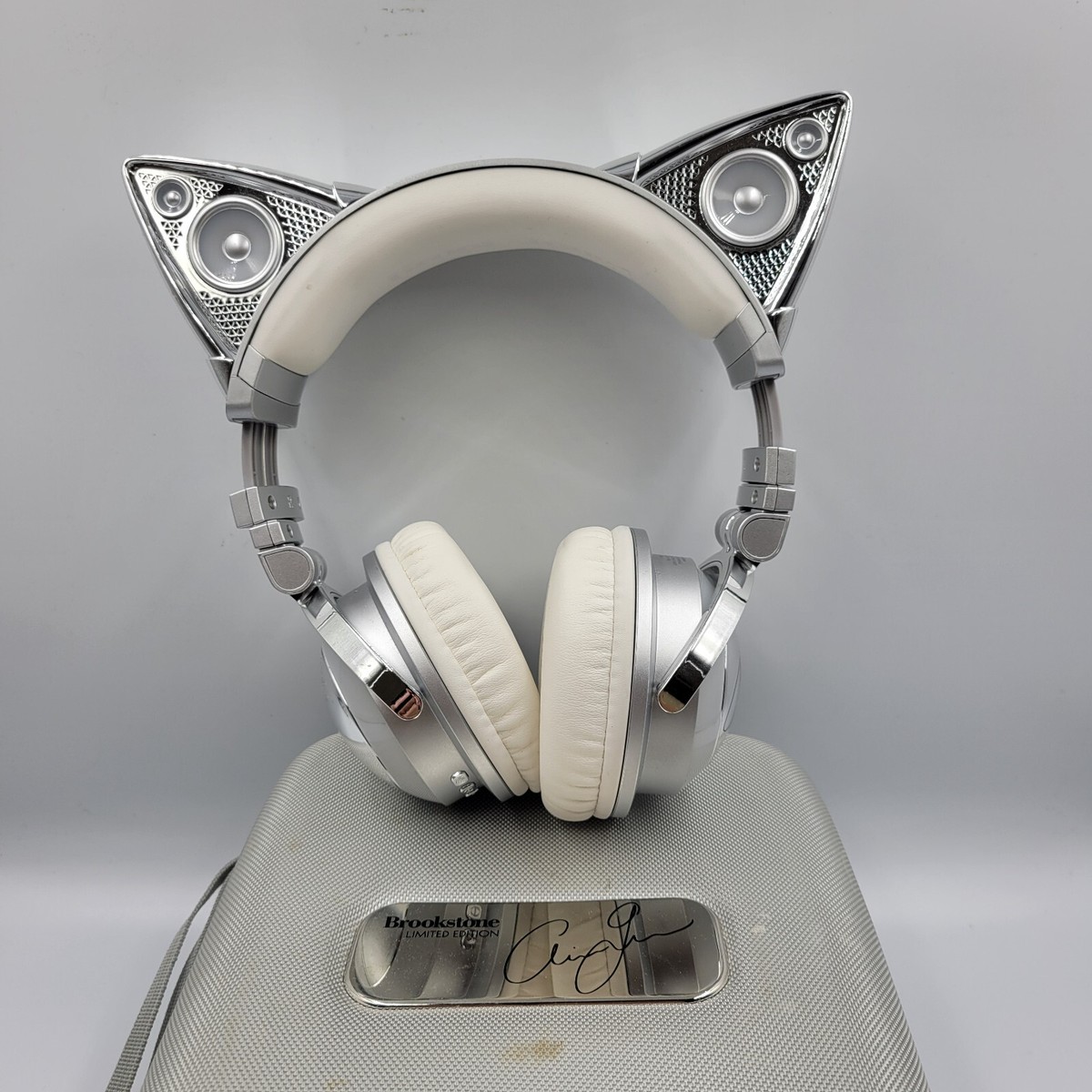 Brookstone アリアナグランデ 猫耳ヘッドホン 【公式通販】