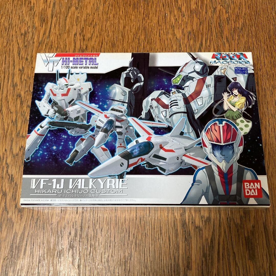 バンダイ VF-1J VALKYRIE 1/100 バンダイ VF-1J VALKYRIE 1/100