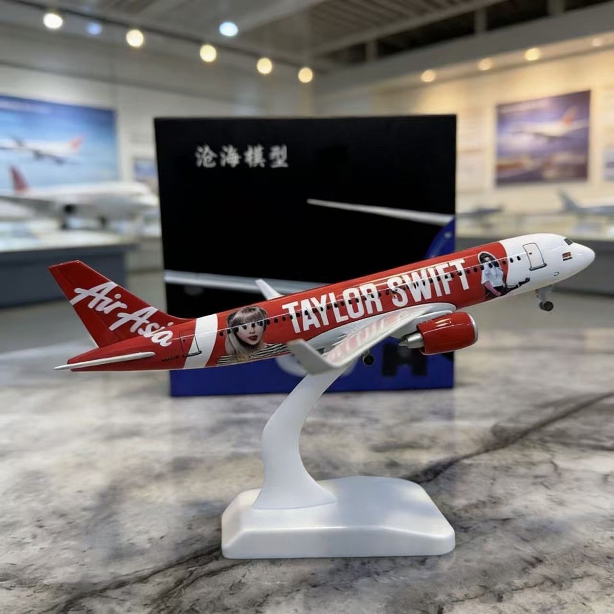 1:200-AirAsia Aircraft Model Taylor Swift's Red tour of Asia