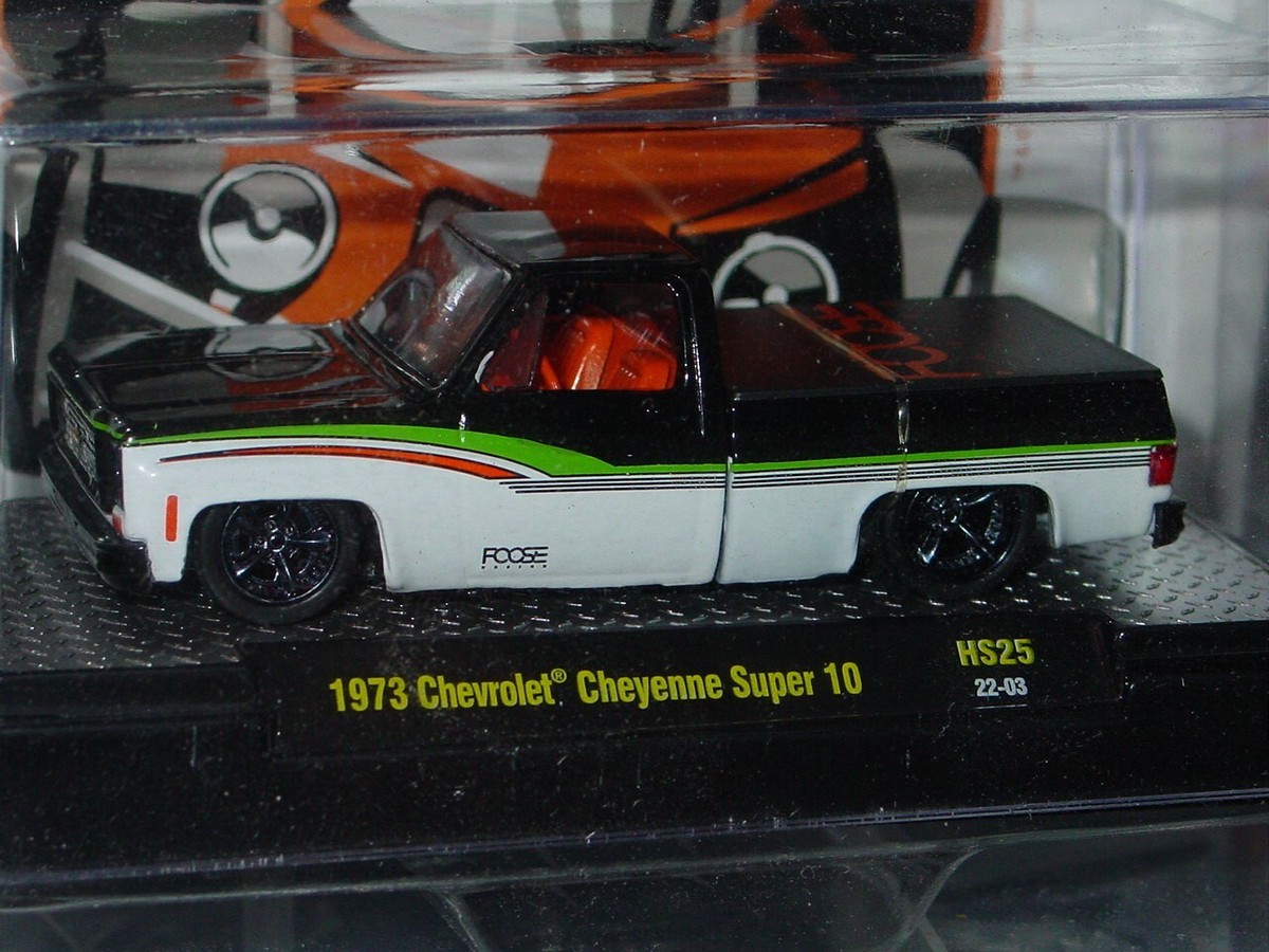 M2 Machines MAJ.SQUARE BODY C10 1973 2台 M2 MACHINES 1973 CHEVY