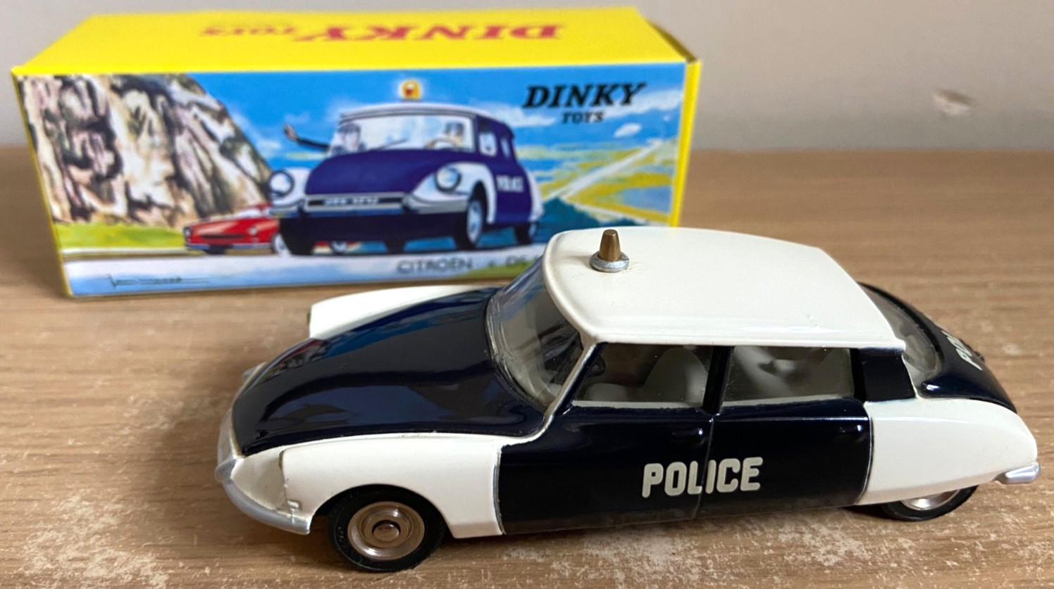 Dinky 501, Citroen DS19 Police - Free Price Guide & Review