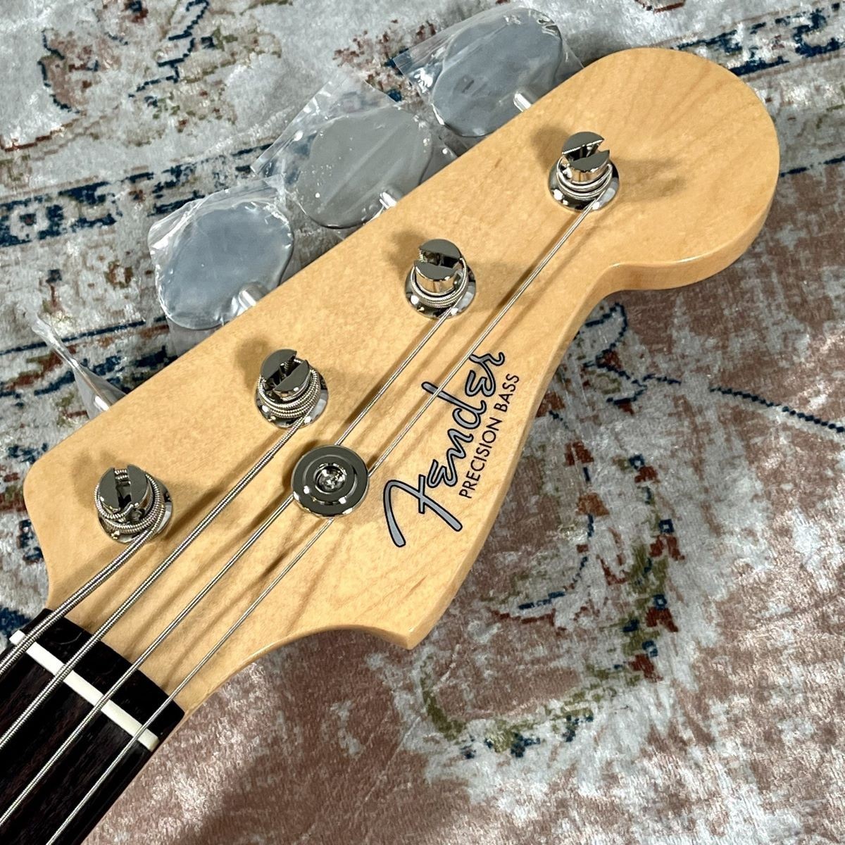 Fender made in japan FSR Traditional 60s Precision Bass Ice Blue