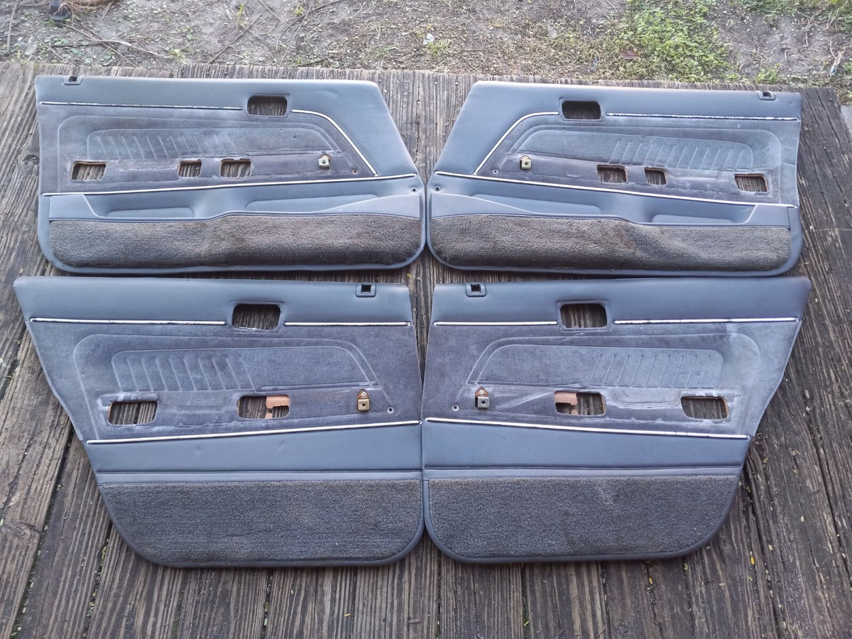 85-88 TOYOTA CRESSIDA OEM DOOR PANEL SET MX73 CLOTH LIGHT BLUE