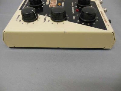 BEHRINGER VM1 Vintage Time Machine Guitar Effect Pedal Used Japan