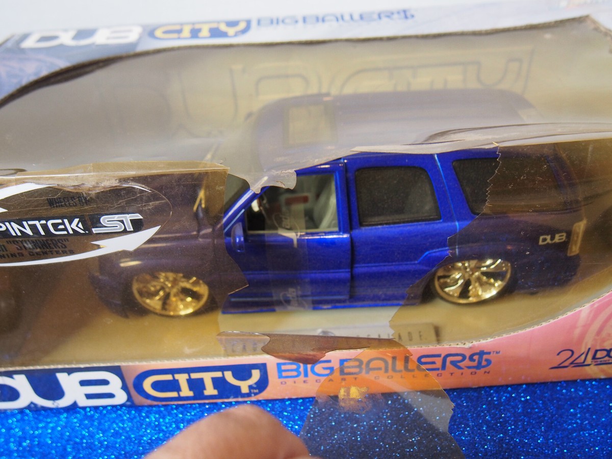 2002 Cadillac Escalade Dub City by Jada 1/18 Scale Diecast Blue