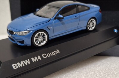 BMW M4 Coupe (F82) 2014 Light Blue Met 1:43 Minichamps Dealer
