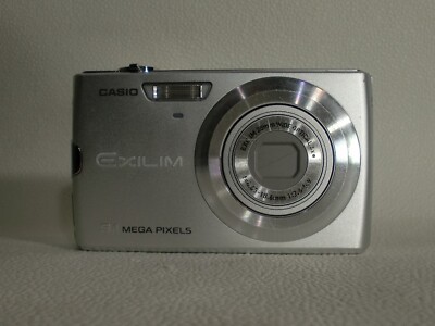 CASIO EXILIM ZOOM EX-Z250,f/2.6,9.3MP,4x,3in,Silver, Excellent